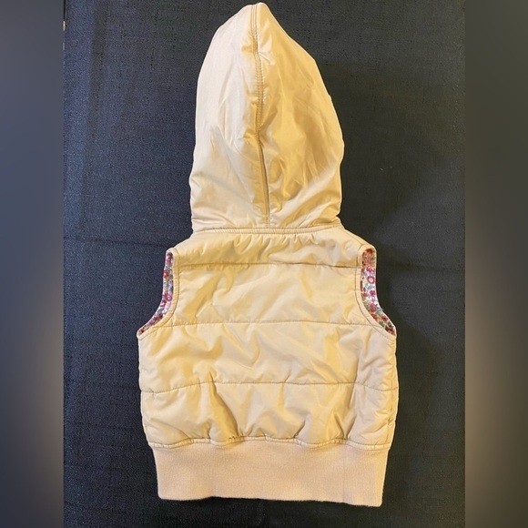 3/$15 OshKosh Vest w/Hood, Pink Floral Trim & Lining, Genuine Kids, Zip Button - Picture 3 of 8